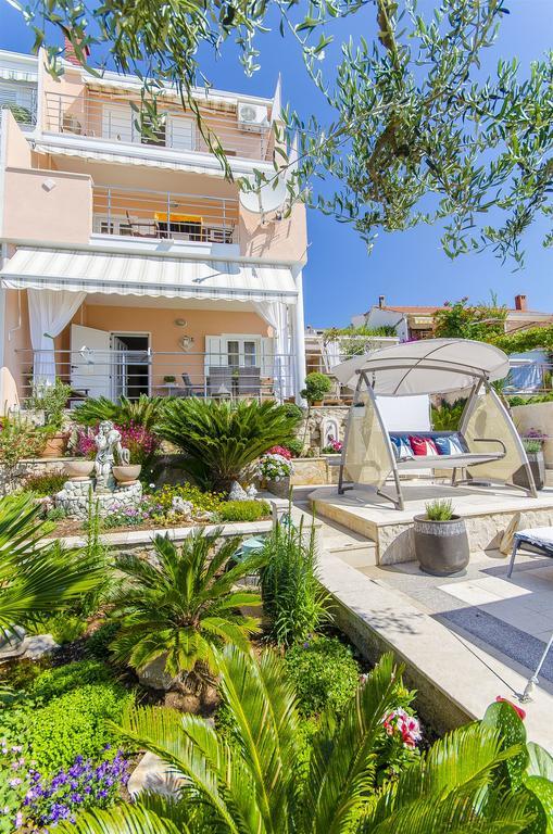 Apartments Nives Трогир Экстерьер фото