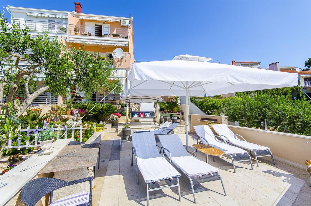Apartments Nives Трогир Экстерьер фото