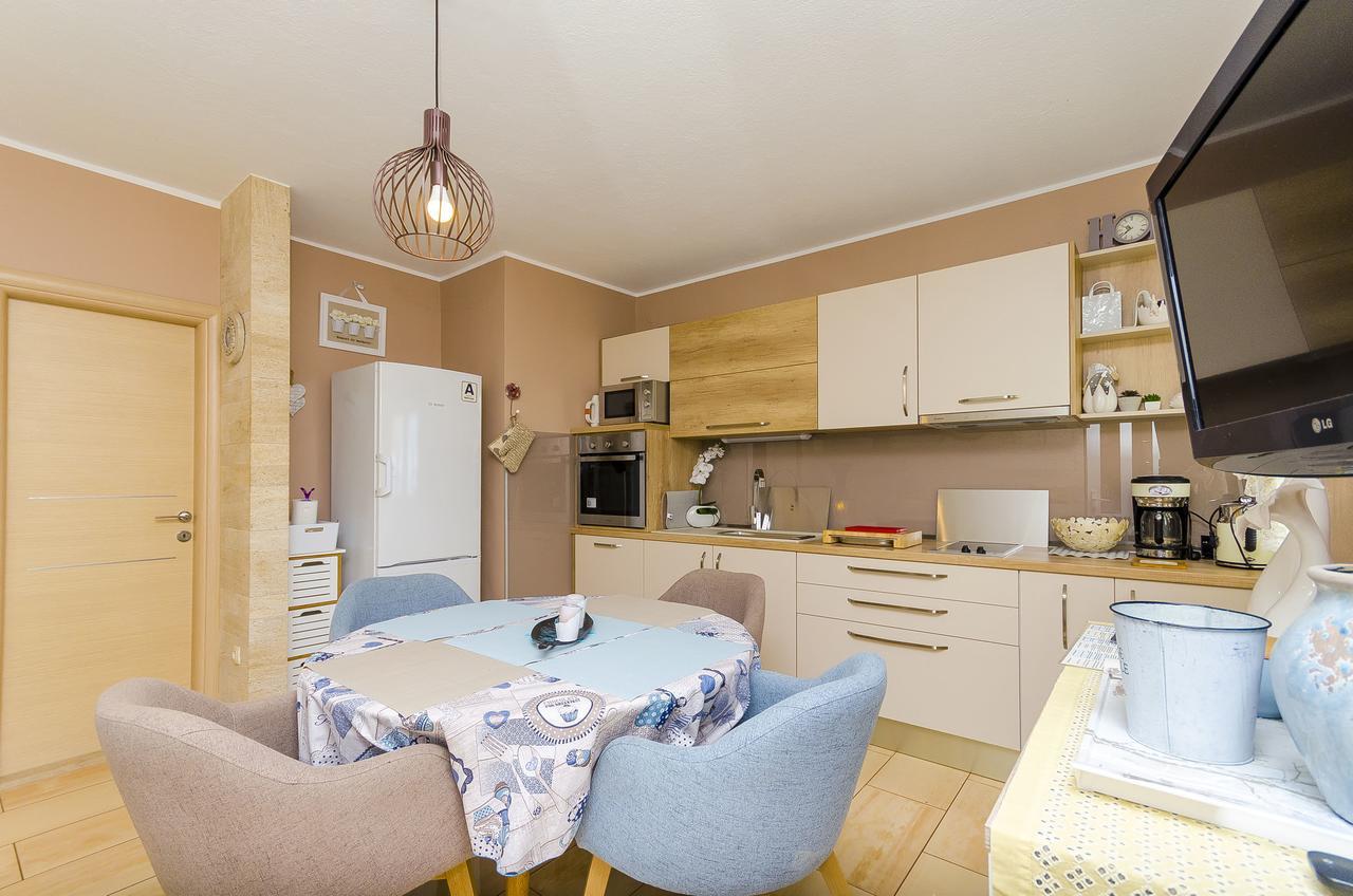 Apartments Nives Трогир Экстерьер фото
